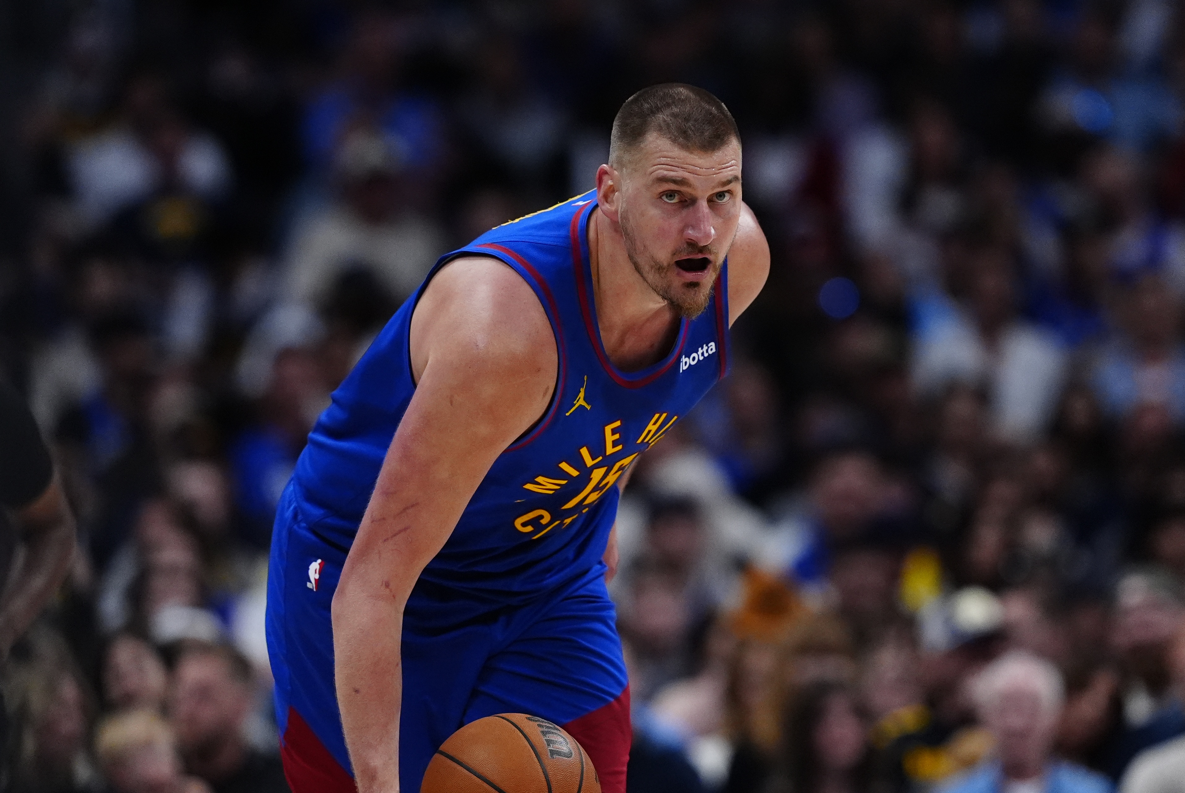 皇冠体育app下载-约基奇谈场下如何放松自己：游泳池已就位 现在就是等一个好天气