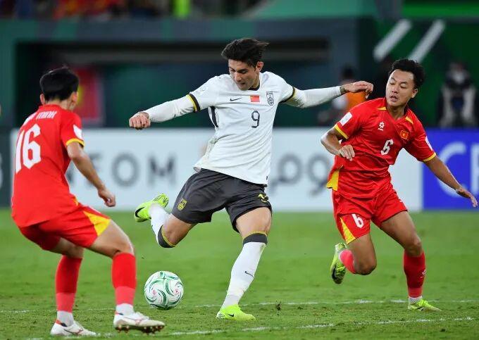 皇冠体育官方入口-越南球迷哭了！中国队3-0战胜越南队！
