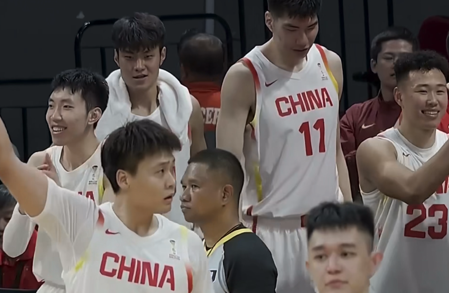皇冠体育登录入口-中国男篮险胜中国台北！郭士强抱住陈盈骏与王晗，全员呐喊庆祝！